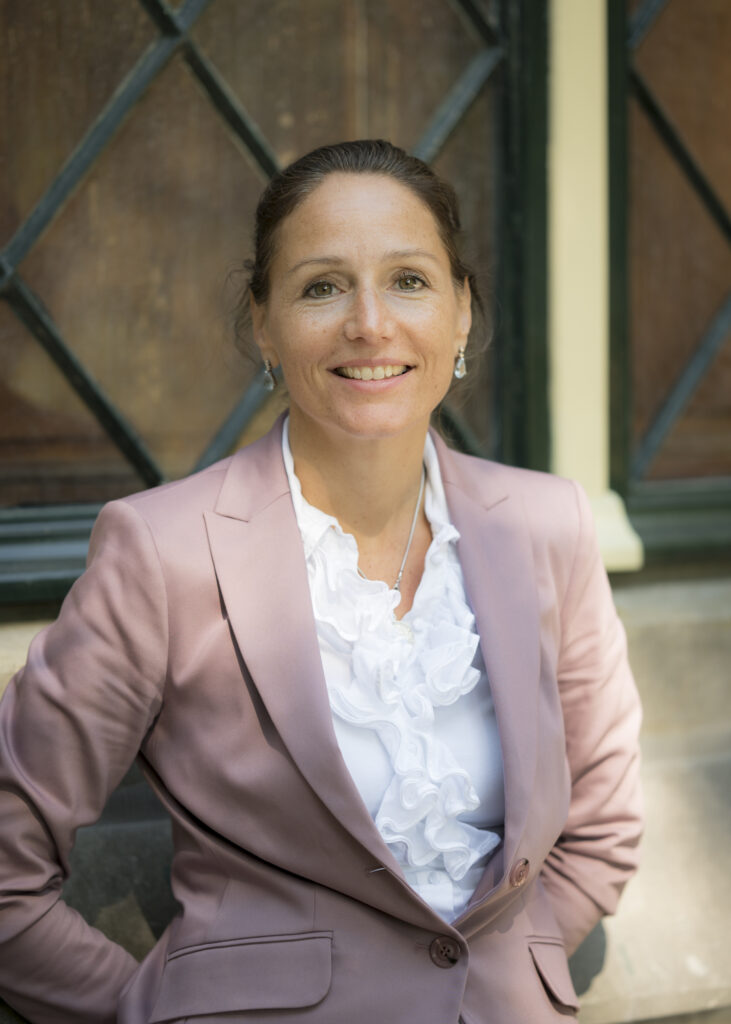 Elena van der Puij, Gzpsycholoog, mediator coach relatietherapeut